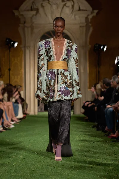 Look 7
